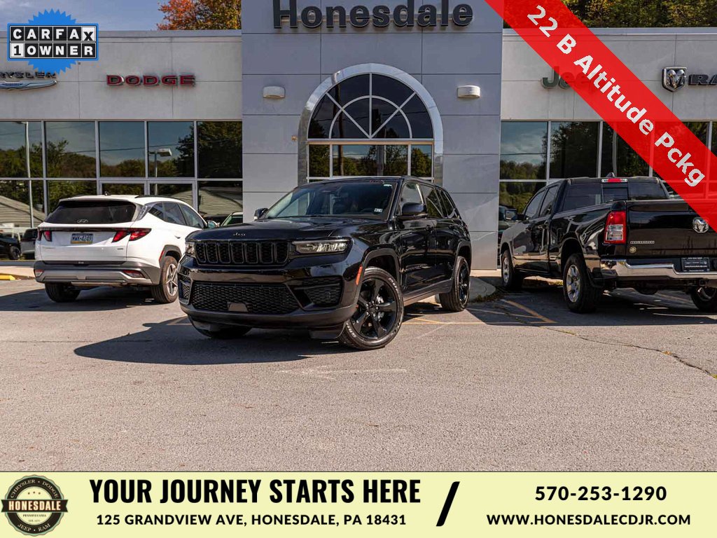 Used 2023 Jeep Grand Cherokee Altitude image 1
