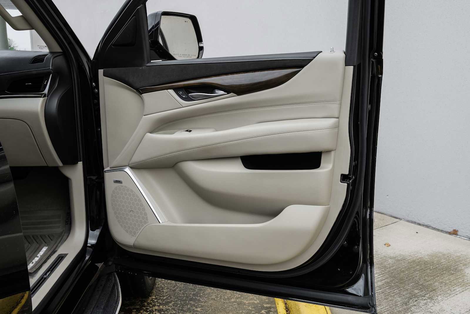 Used 2019 Cadillac Escalade Luxury image 50