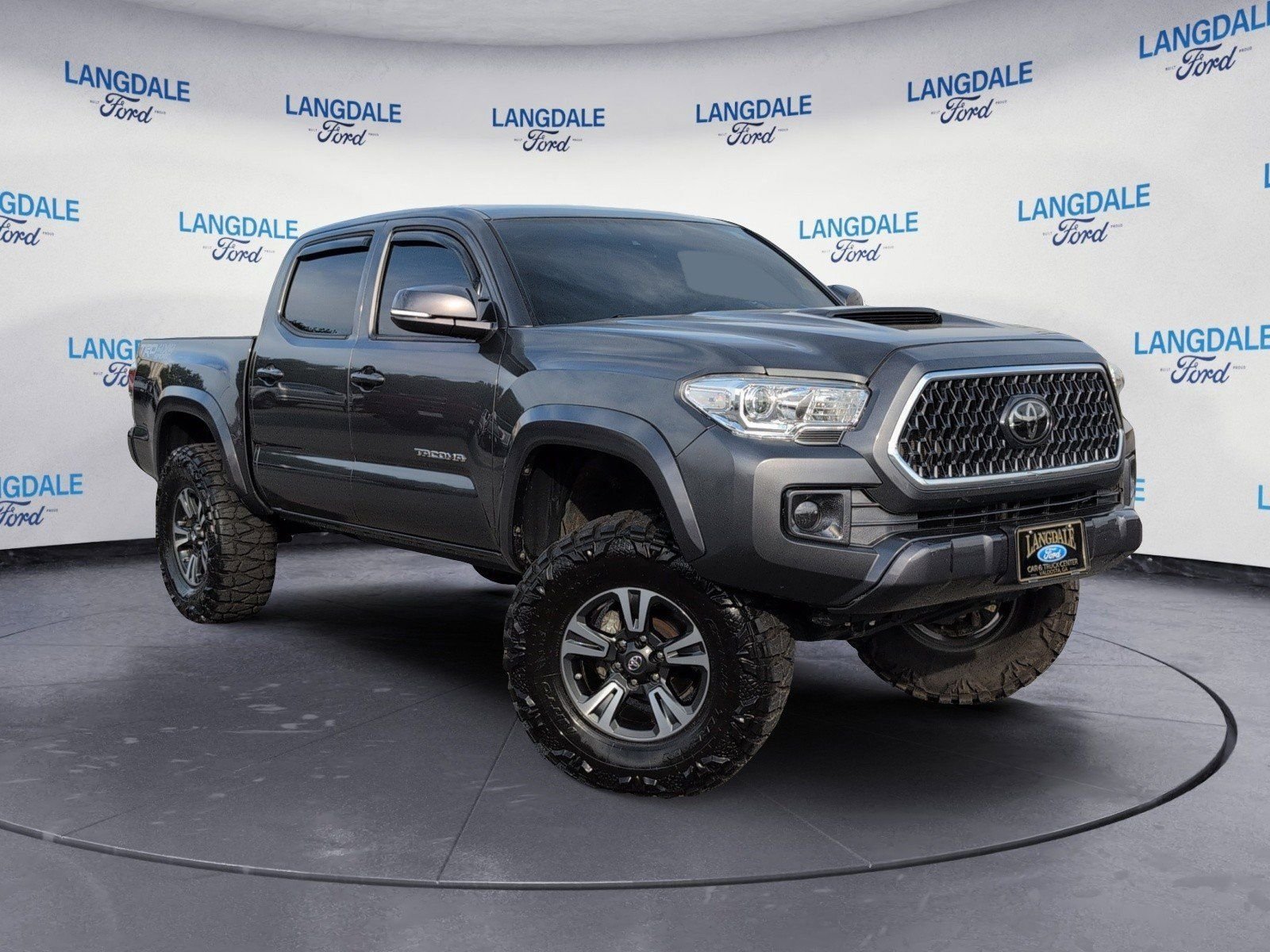 Used 2019 Toyota Tacoma TRD Sport AWD/4WD image 2