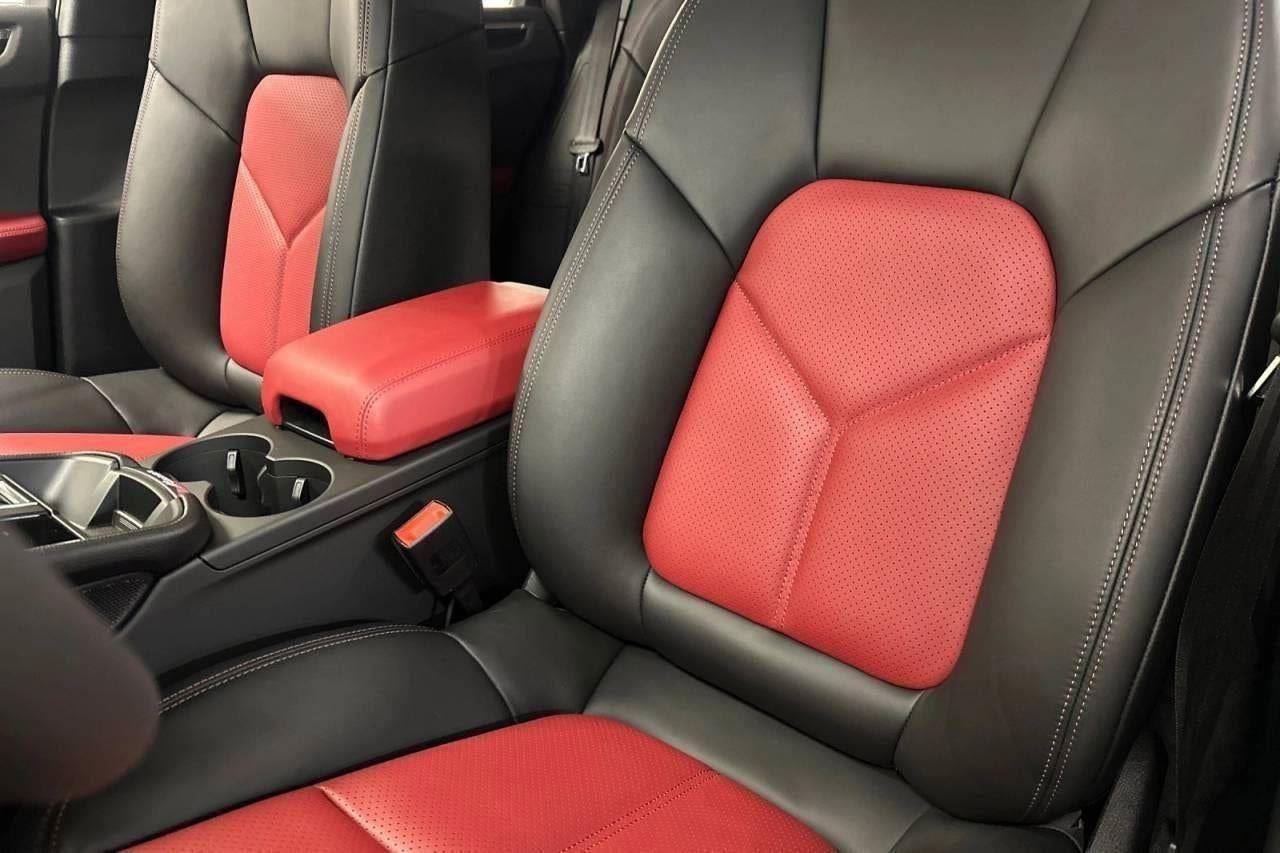 Certified 2025 Porsche Macan image 34