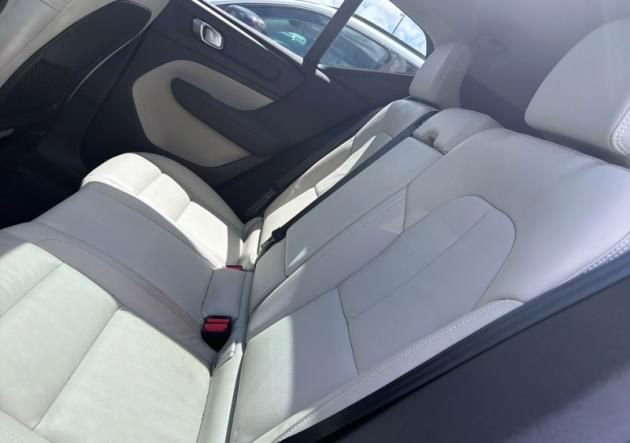 Certified 2023 Volvo XC40 B5 Plus w/ Protection Package Premier image 6