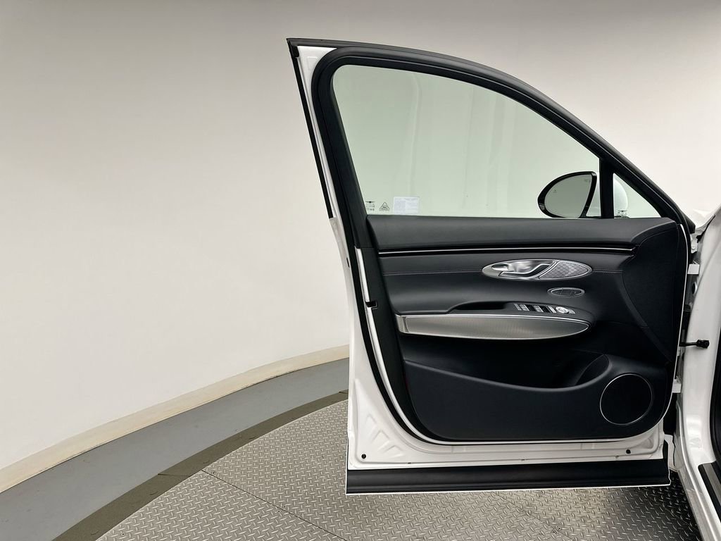 Used 2023 Genesis GV70 2.5T Select w/ Select Package image 9
