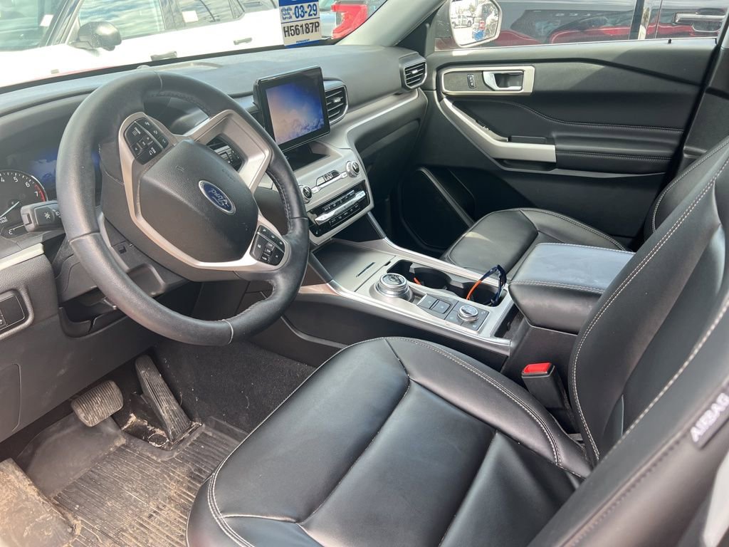 Used 2023 Ford Explorer XLT w/ Equipment Group 202A image 7