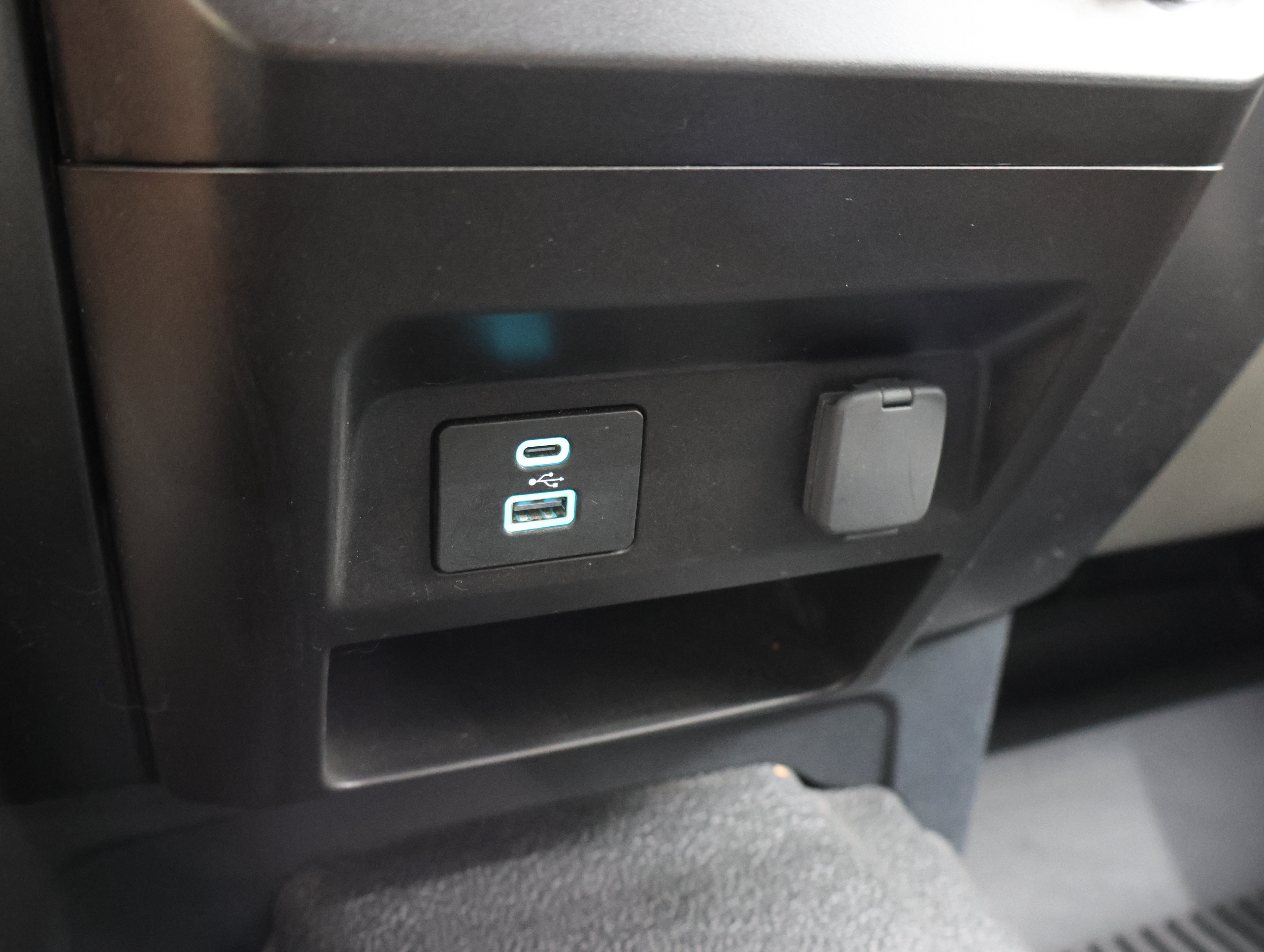 Used 2022 Ford F250 XLT w/ FX4 Off-Road Package AWD/4WD image 38