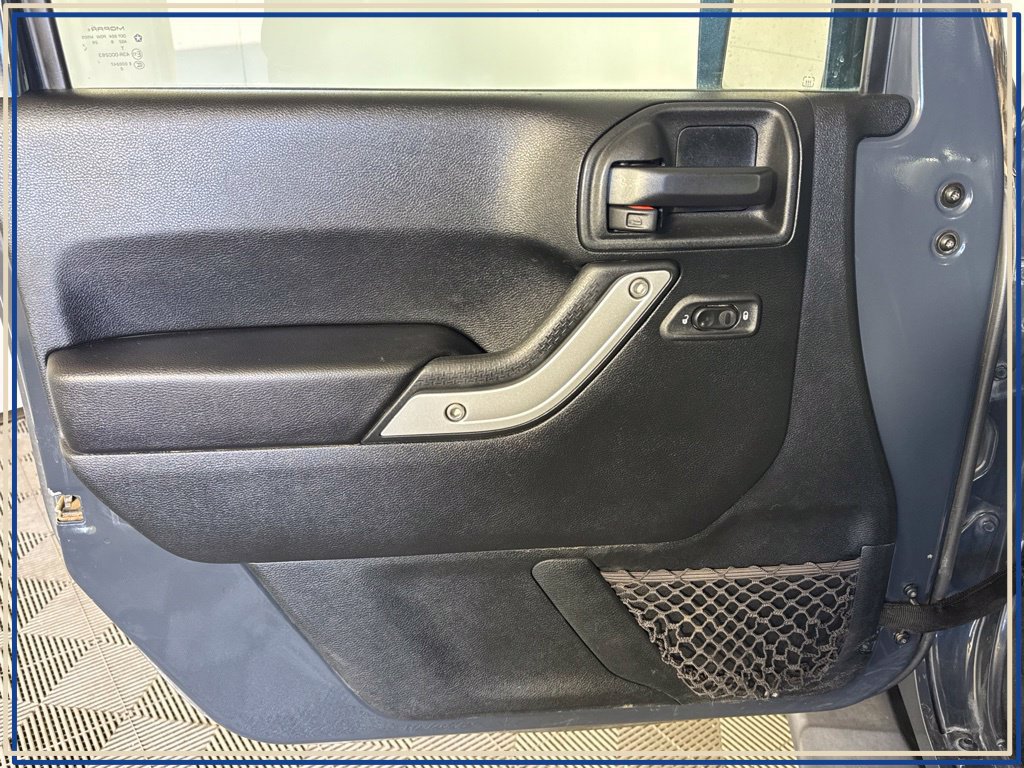 Used 2018 Jeep Wrangler Unlimited Sahara w/ Connectivity Group AWD/4WD image 45