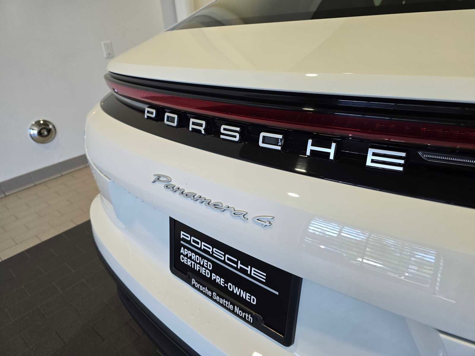 Used 2024 Porsche Panamera 4 image 16