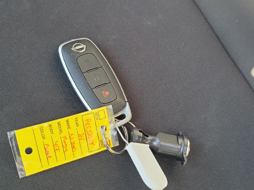 Used 2024 Nissan Rogue S AWD/4WD image 31