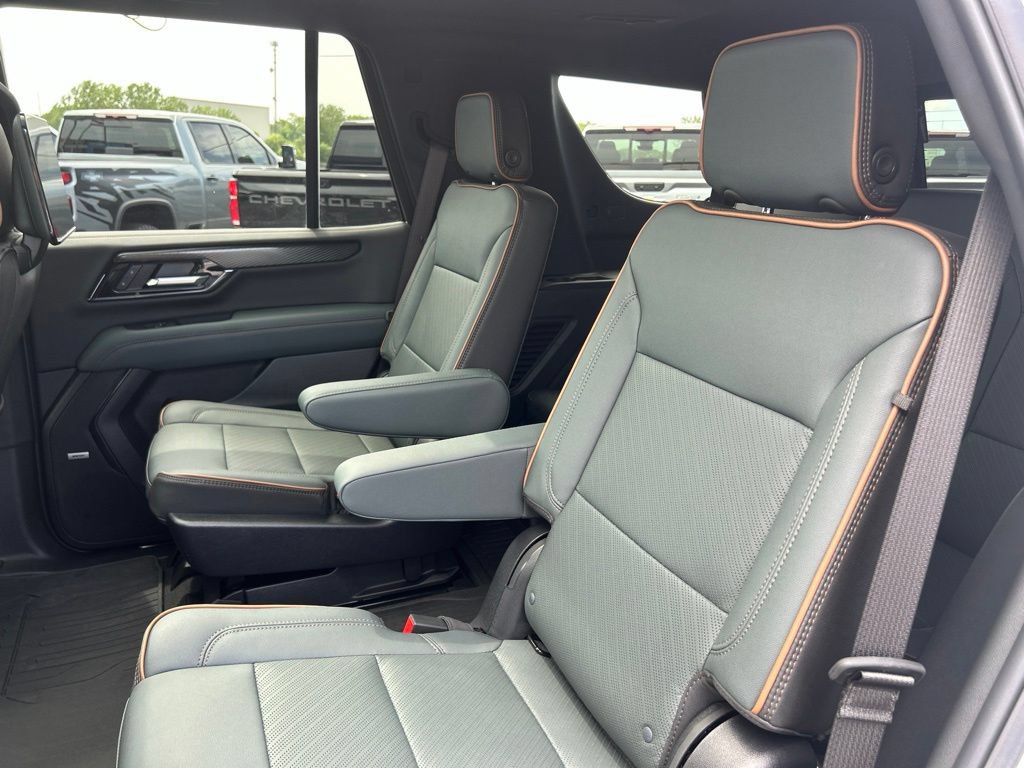 Used 2025 GMC Yukon AT4 w/ AT4 Premium Plus Package AWD/4WD image 44