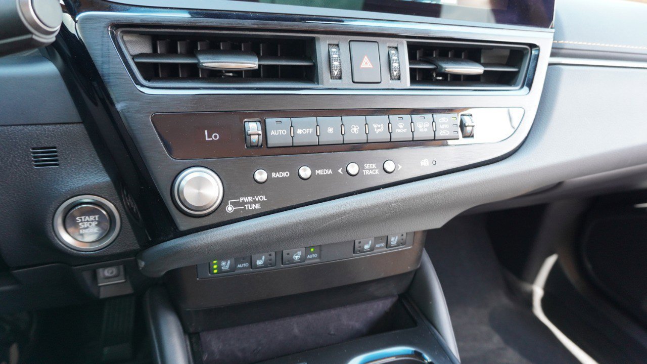 Used 2024 Lexus ES 350 w/ Premium Package image 18