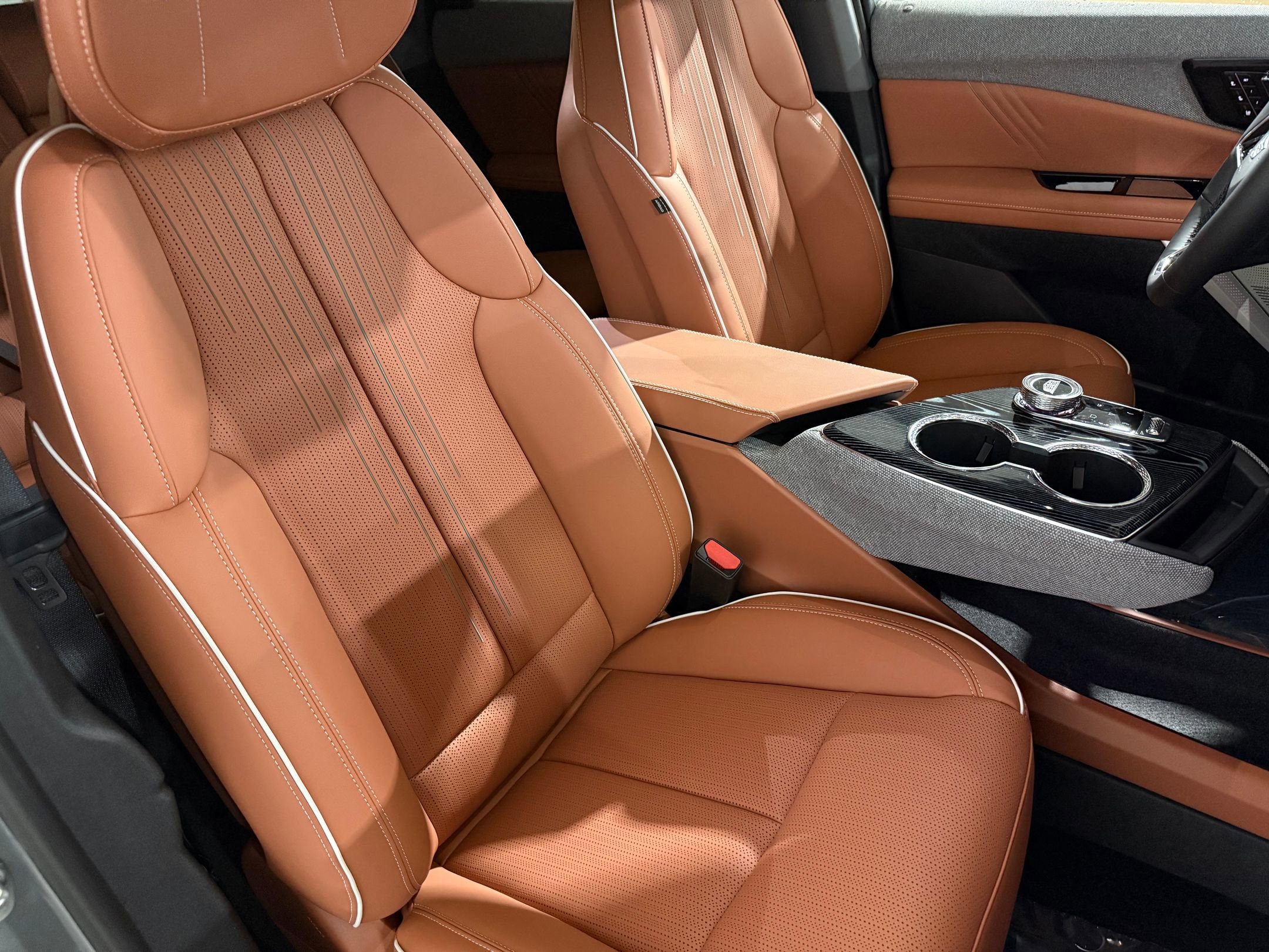 New 2026 Cadillac Optiq Luxury 2 image 52