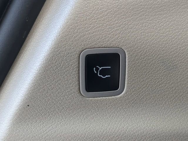 Used 2024 Chrysler Pacifica Touring-L image 15