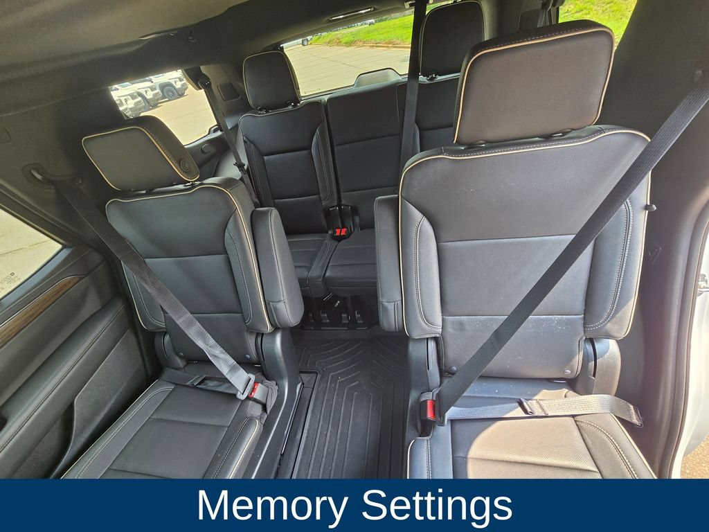 Used 2023 Chevrolet Tahoe Premier w/ Advanced Technology Package AWD/4WD image 12