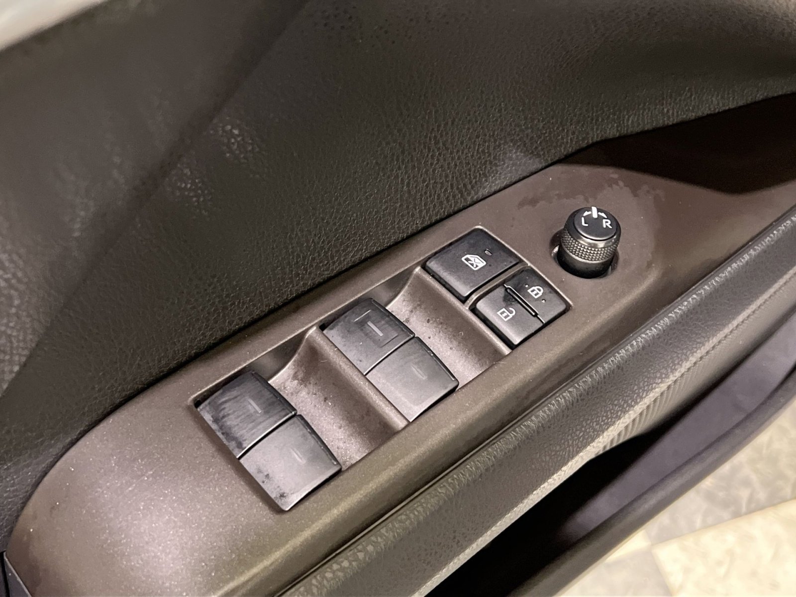 Used 2022 Toyota Camry LE image 29