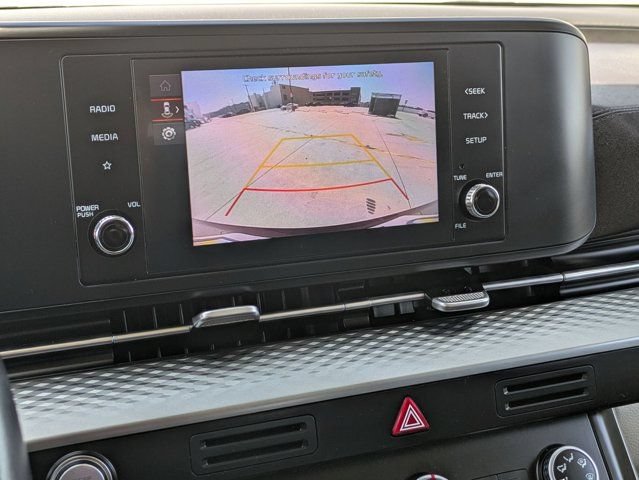 Used 2023 Kia Carnival LX FWD image 16
