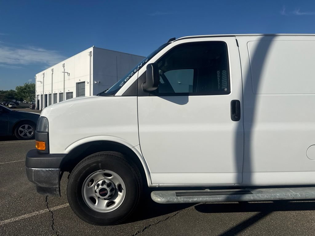 Used 2024 GMC Savana 2500 w/ Driver Convenience Package RWD image 4