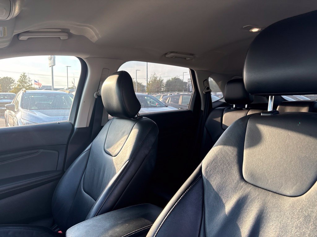 Used 2015 Ford Edge Titanium w/ Technology Package FWD image 5