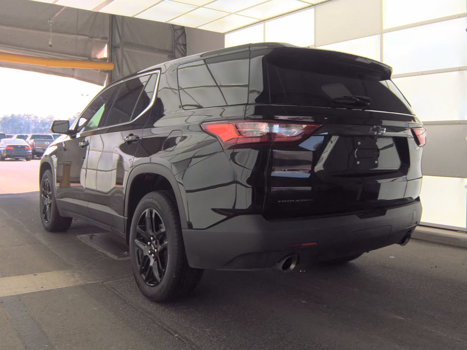 Used 2021 Chevrolet Traverse LS w/ LPO, Blackout Package FWD image 9
