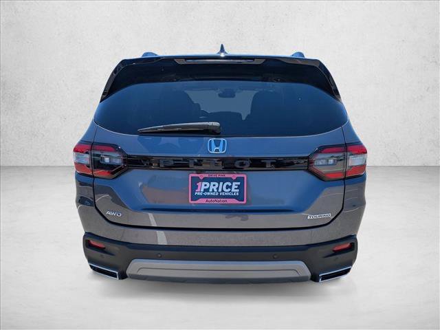 Used 2024 Honda Pilot Touring image 7