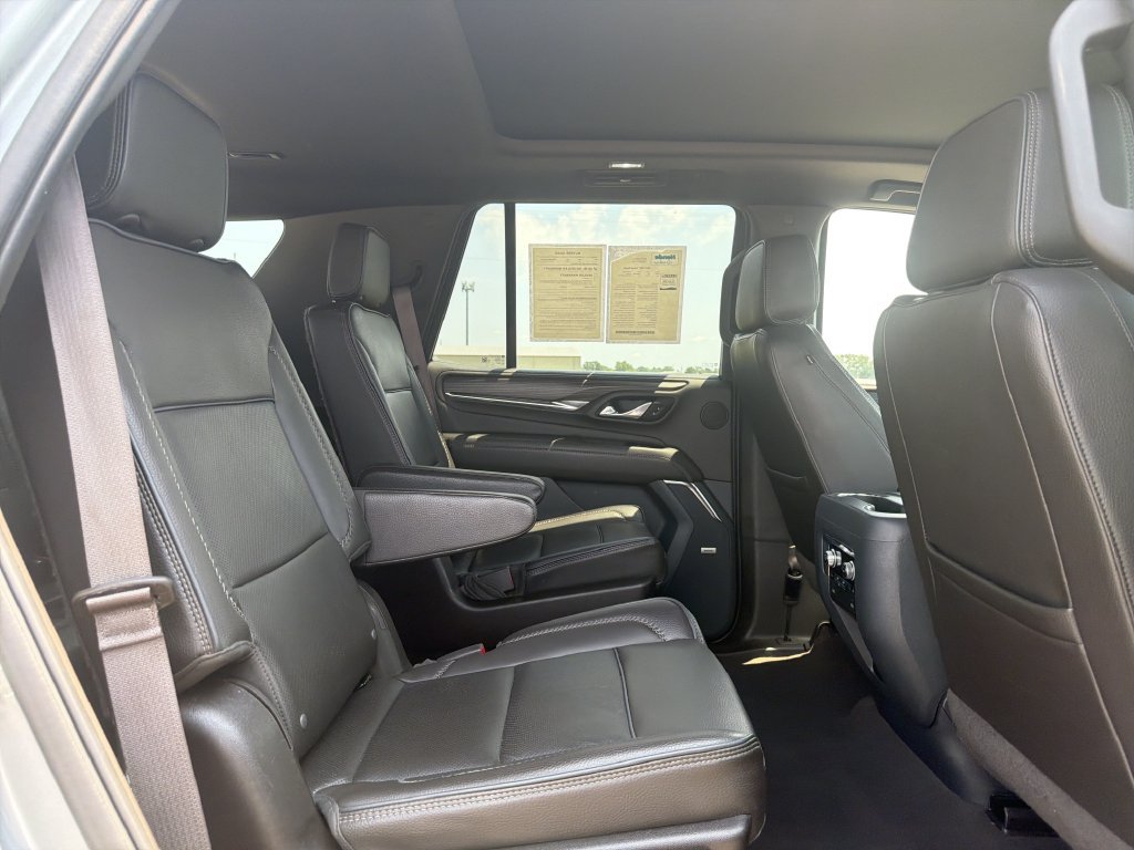 Used 2023 GMC Yukon Denali RWD image 16