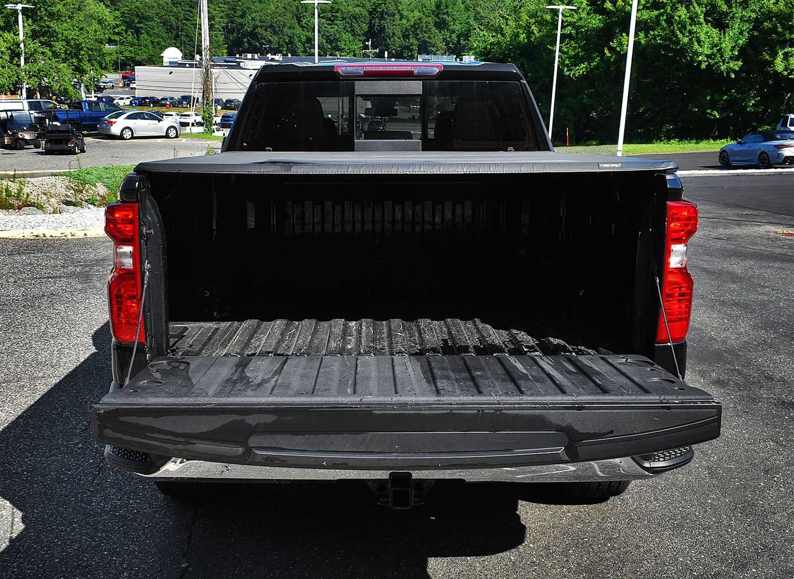 Used 2023 Chevrolet Silverado 1500 LT w/ Leather Package AWD/4WD image 8