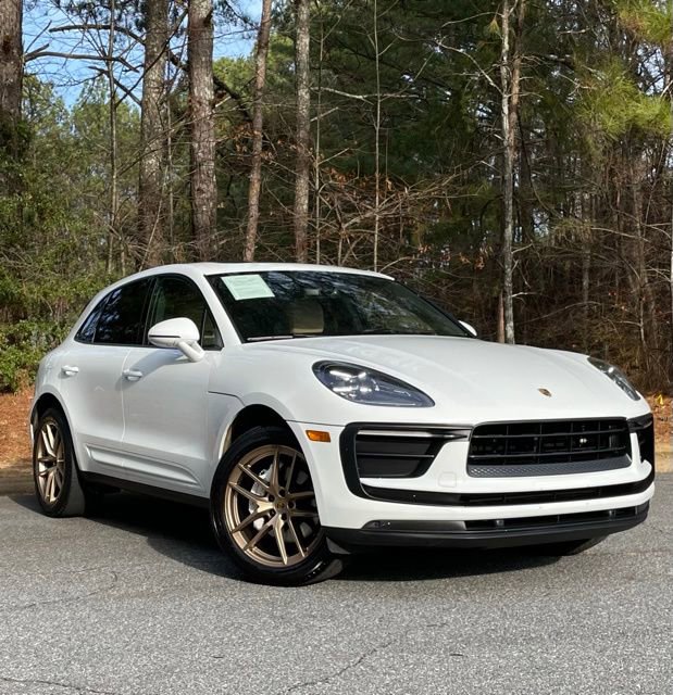 Used 2022 Porsche Macan Base image 9