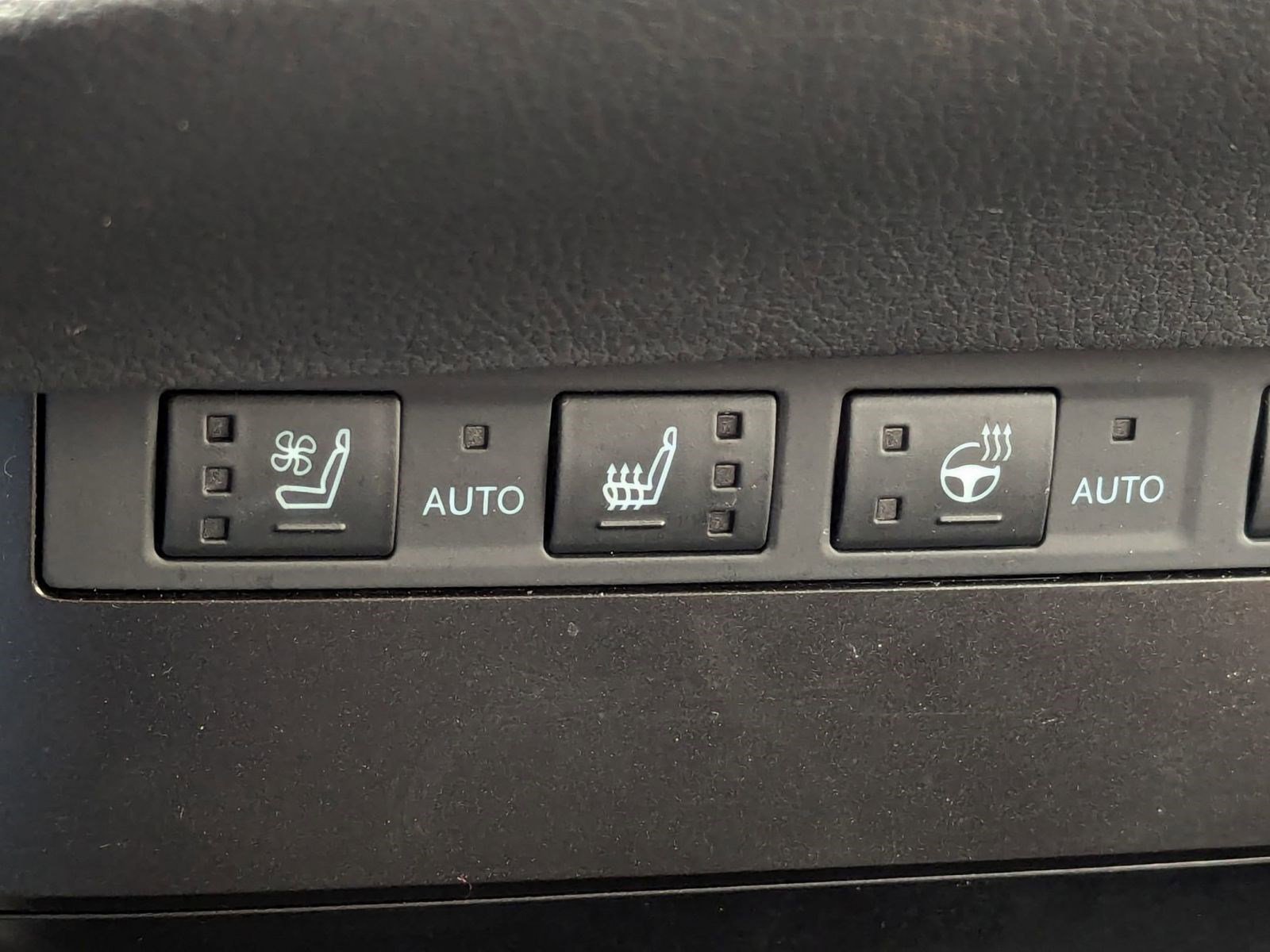 Certified 2025 Lexus ES 300h w/ Luxury Package image 32