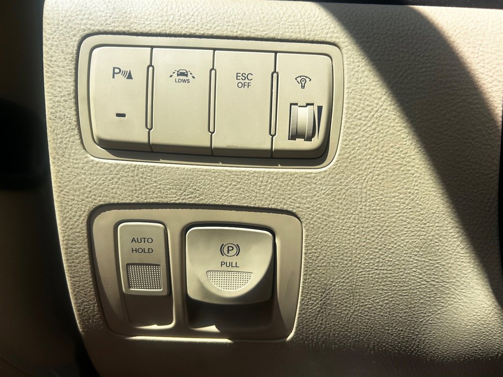 Used 2012 Hyundai Genesis 4.6 RWD image 22