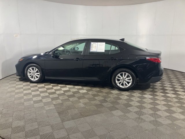 Used 2025 Toyota Camry LE image 4