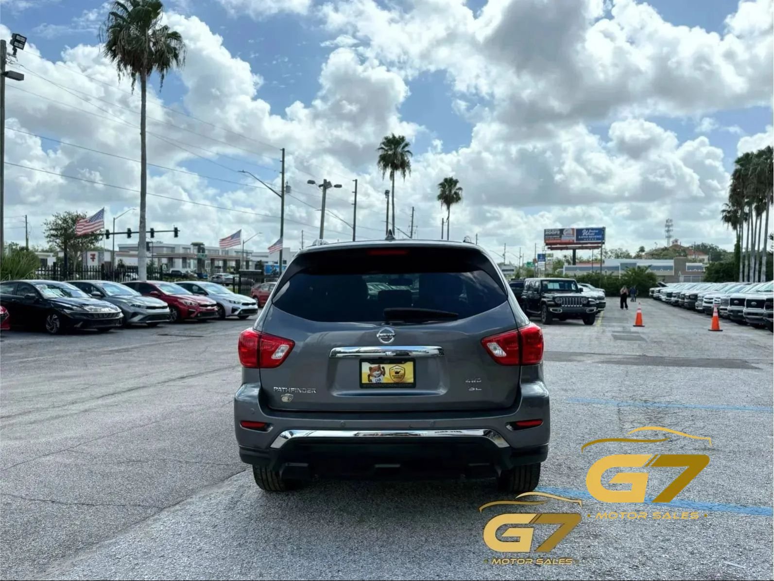 Used 2019 Nissan Pathfinder SL AWD/4WD image 3