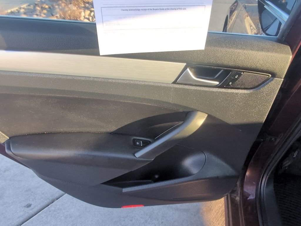 Used 2012 Volkswagen Passat 2.5 SE image 25