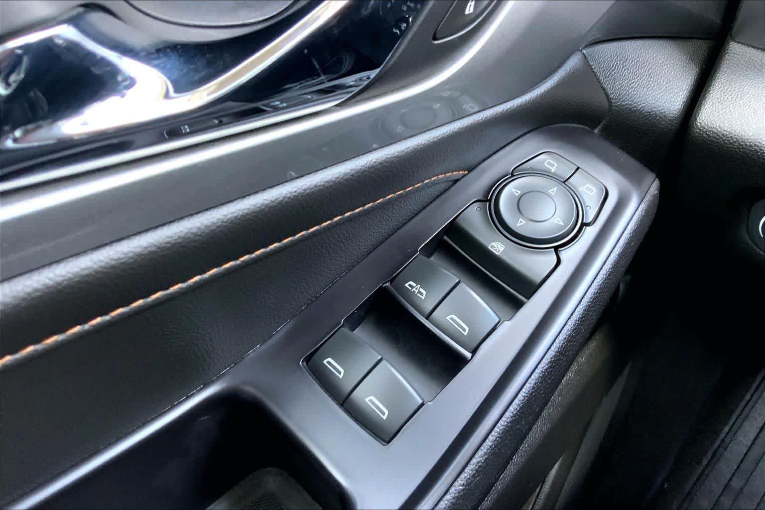 Used 2018 Chevrolet Traverse LT FWD image 35