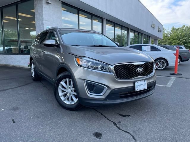 Used 2017 Kia Sorento AWD image 3