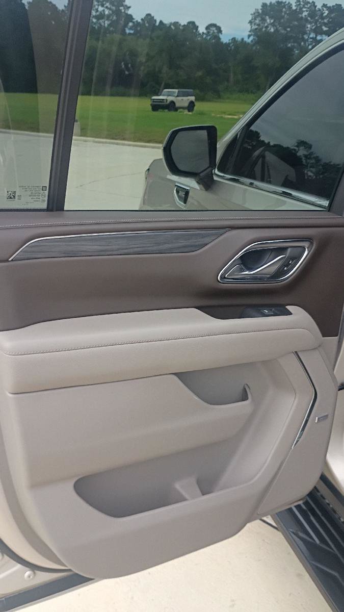 Used 2023 GMC Yukon XL SLT w/ LPO, Floor Liner Package RWD image 12