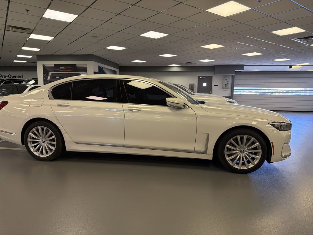 Used 2020 BMW 740i w/ Premium Package RWD image 4
