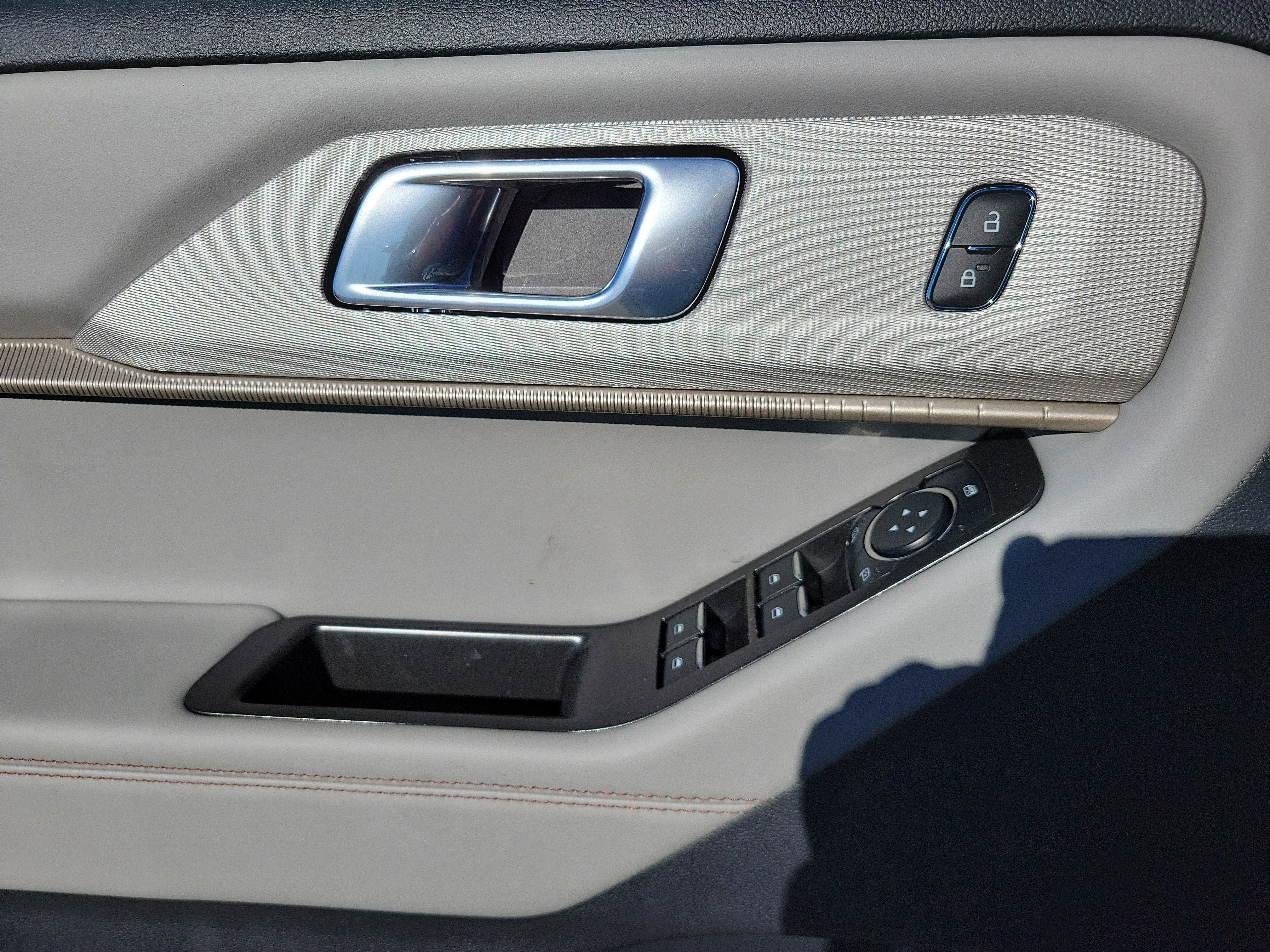 New 2026 Ford Explorer Active w/ Active Comfort Package image 16