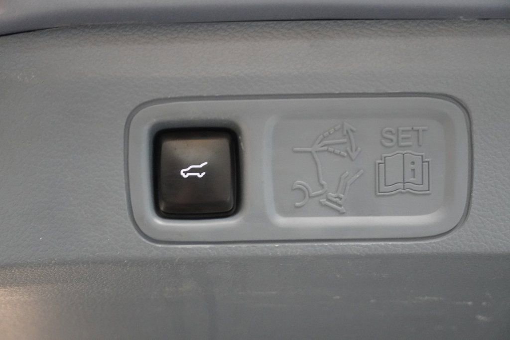 Used 2021 Lincoln Navigator L Black Label w/ Cargo Convenience Package image 11