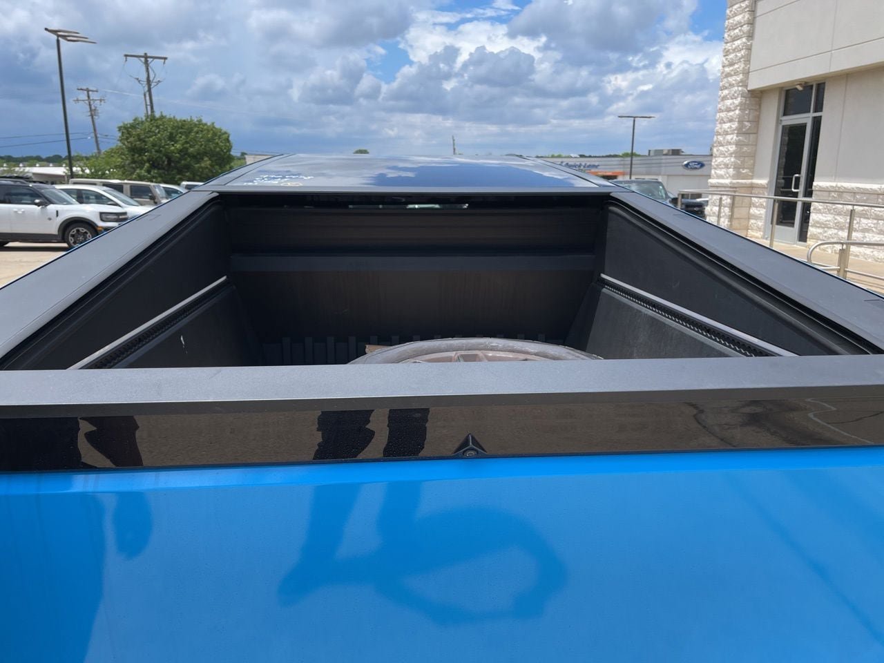 Used 2025 Tesla Cybertruck AWD Crew Cab image 7