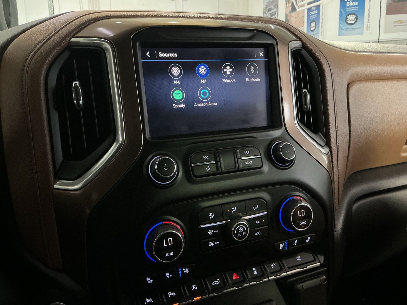 Used 2020 Chevrolet Silverado 1500 High Country w/ Technology Package AWD/4WD image 19