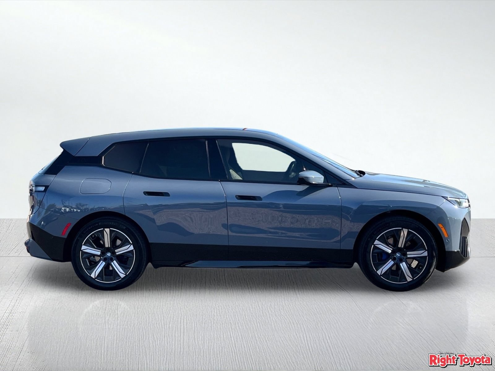 Used 2025 BMW iX xDrive50 w/ Sport Package AWD/4WD image 7
