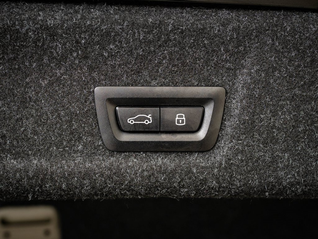 Used 2025 BMW 330i xDrive Sedan image 19