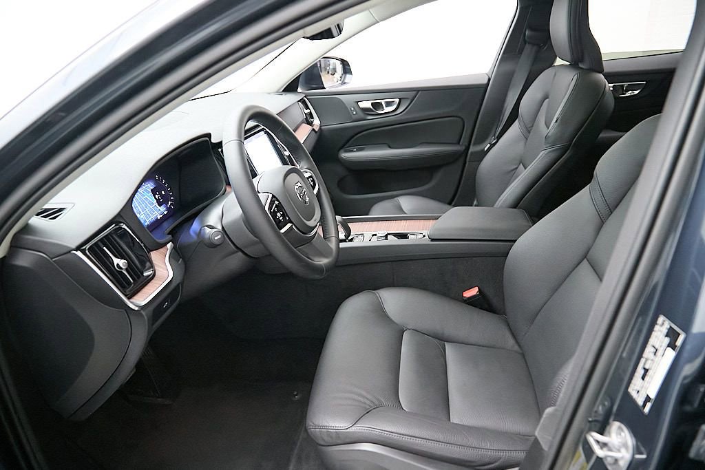 Certified 2025 Volvo V60 B5 Cross Country Plus AWD/4WD image 19