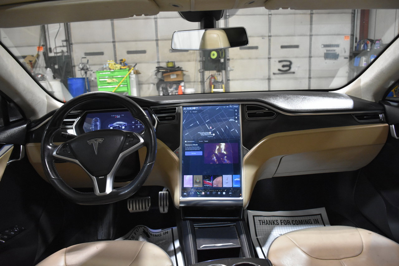 Used 2013 Tesla Model S Performance image 14