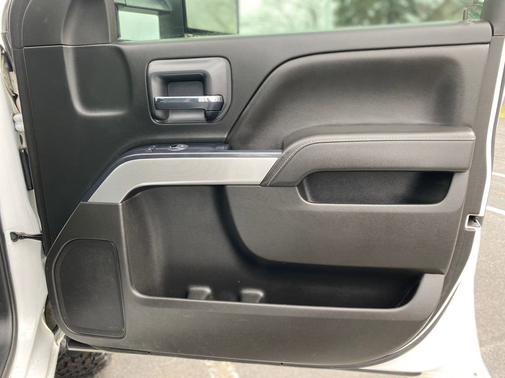 Used 2018 Chevrolet Silverado 1500 LT w/ All Star Edition image 9