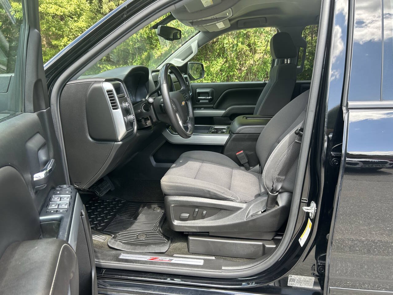 Used 2018 Chevrolet Silverado 1500 LT w/ Midnight Edition AWD/4WD image 23