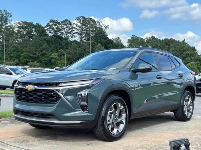 Used 2025 Chevrolet Trax LT FWD image 3