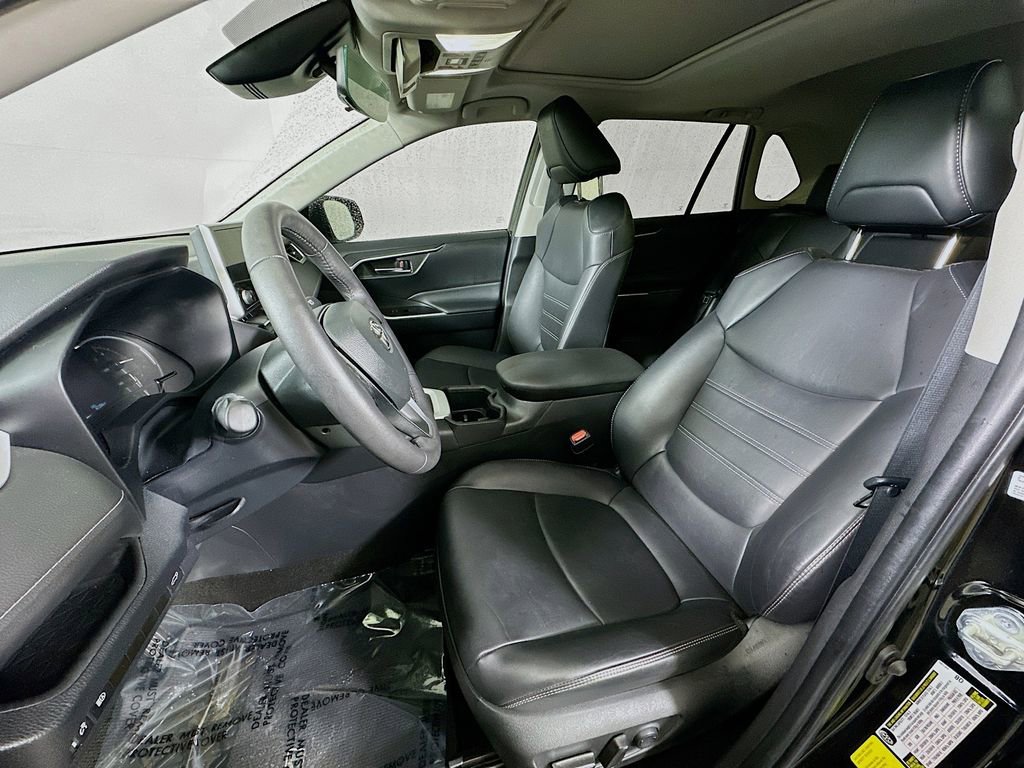 Used 2023 Toyota RAV4 XLE Premium image 15