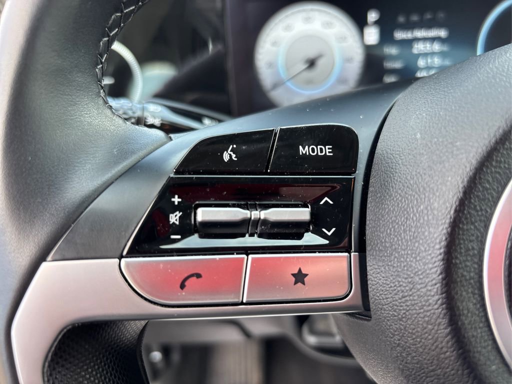 Used 2025 Hyundai Elantra Limited image 31