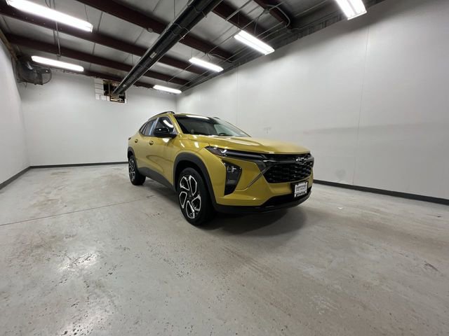 Certified 2024 Chevrolet Trax RS w/ Driver Confidence Package image 2