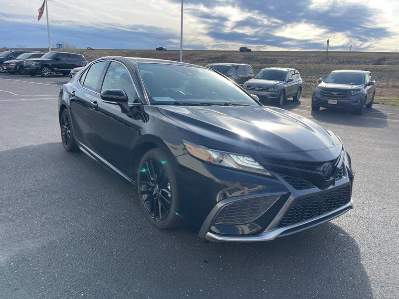 Used 2022 Toyota Camry XSE FWD image 2