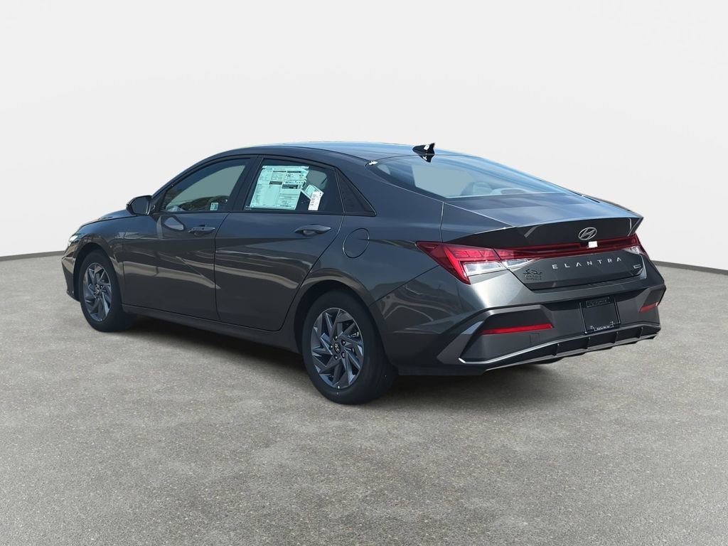 Used 2025 Hyundai Elantra Blue image 7